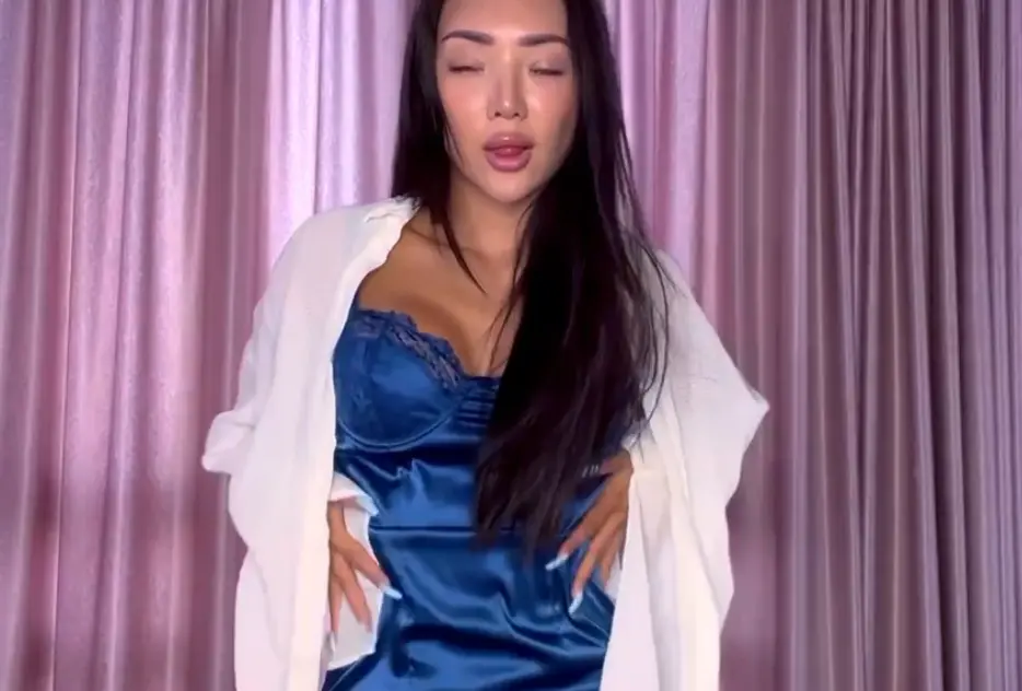 Stripteasing & Orgasms