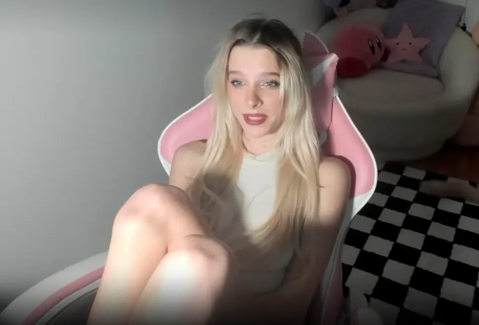Live Dildo blowjob