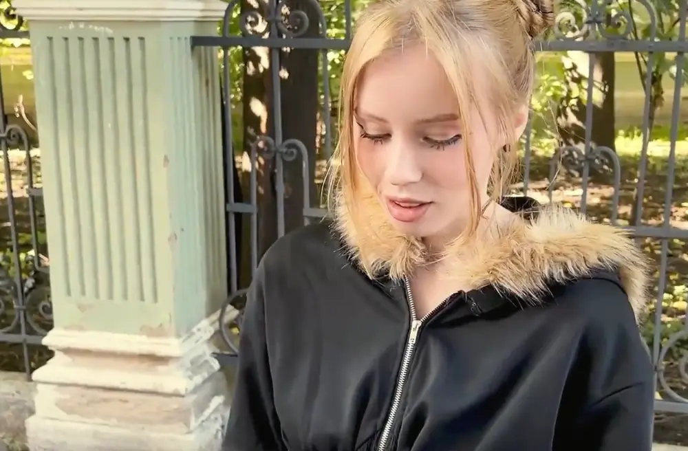 Shy Stranger Cheated on her Boyfriend for Money and a Big Dick