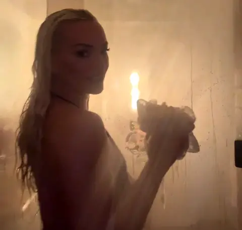 Striptease and Shower on Live