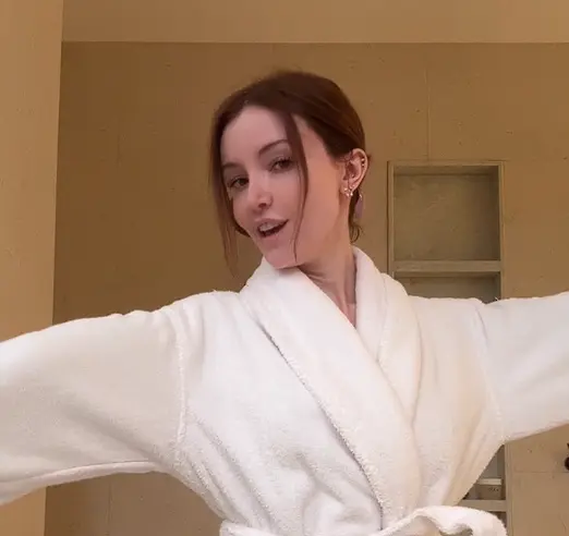 I just got out of the shower and figured you would enjoy watching me do my after shower routine 🚿🔥