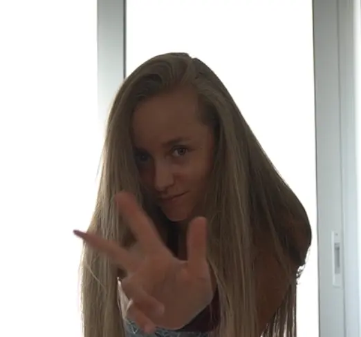 isabelyvonne striptease and dildo play